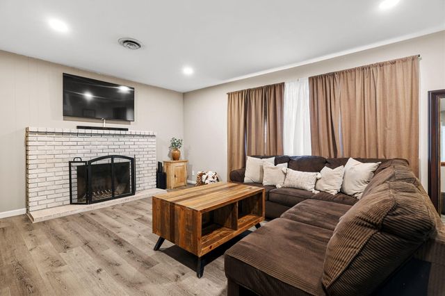 6958 Riverside Drive, Redding, CA 96001