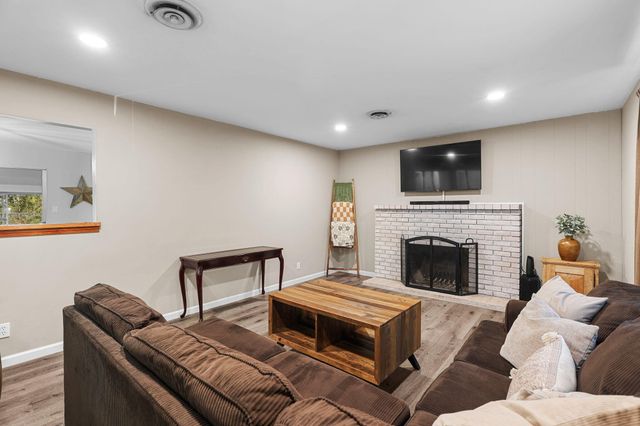 6958 Riverside Drive, Redding, CA 96001