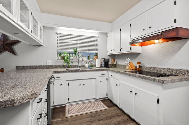 6958 Riverside Drive, Redding, CA 96001