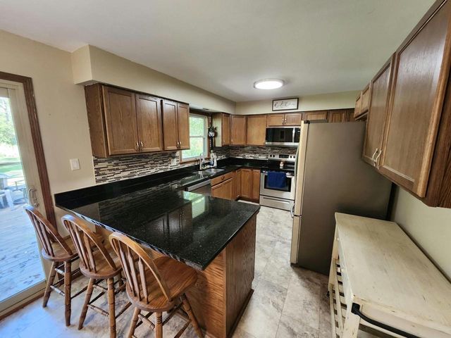 408 Oakhurst AVENUE, Union Grove, WI 53182
