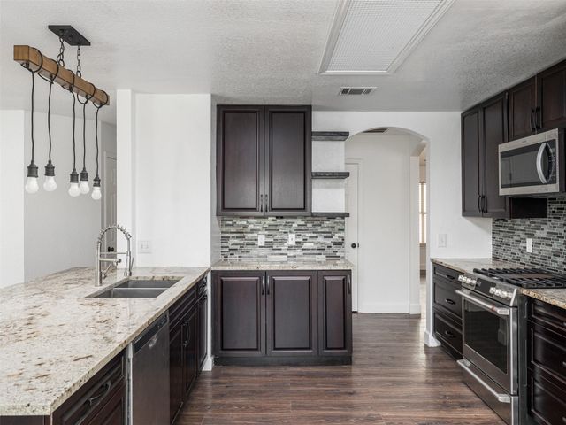 102 Erin CV, Hutto, TX 78634