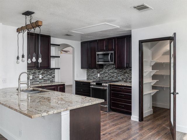 102 Erin CV, Hutto, TX 78634