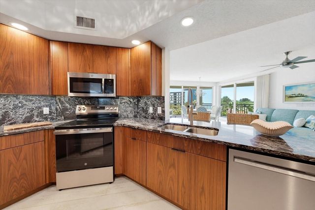 1170 GULF BOULEVARD 404, Clearwater Beach, FL 33767