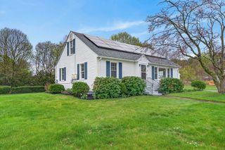10 Oak Pond Ave, Millbury, MA 01527