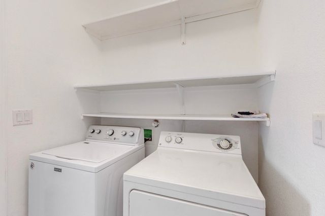 9832 Sacate Blanco Avenue SW, Albuquerque, NM 87121