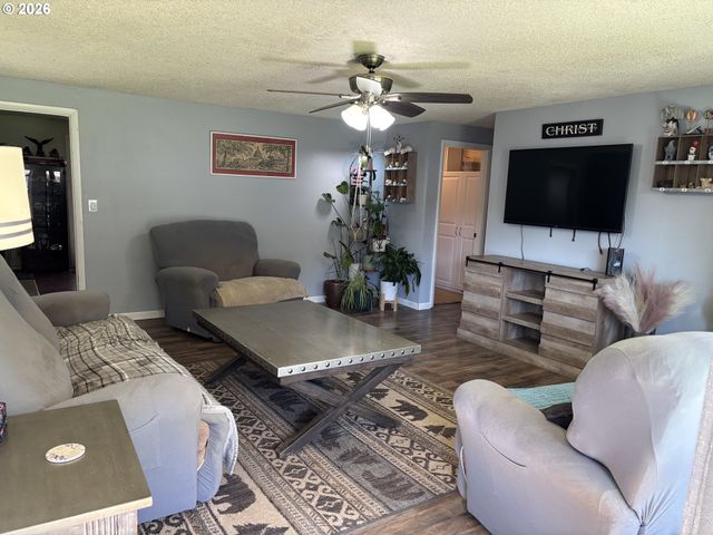 5405 VAL VIEW Dr, Turner, OR 97392