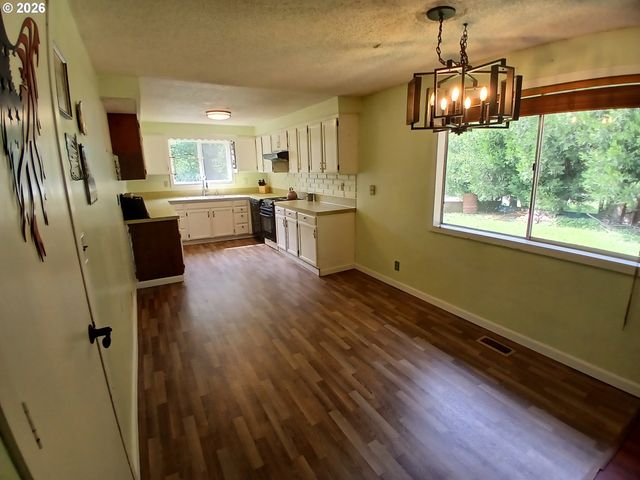5405 VAL VIEW Dr, Turner, OR 97392