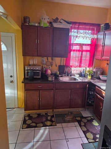 124 S 11th Avenue, Mount Vernon, NY 10550