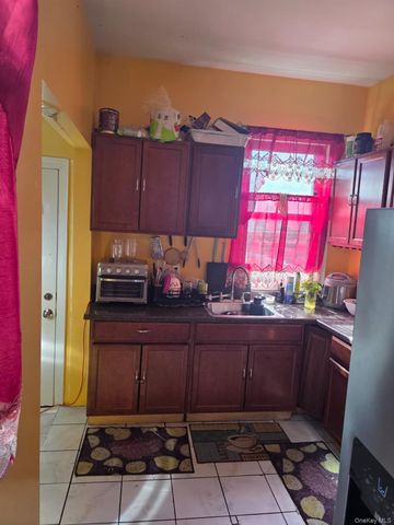 124 S 11th Avenue, Mount Vernon, NY 10550