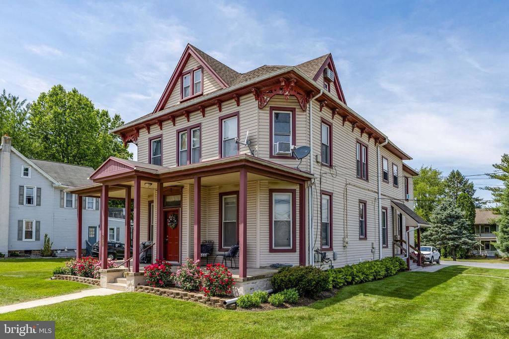238 E MAIN ST, Terre Hill, PA 17581