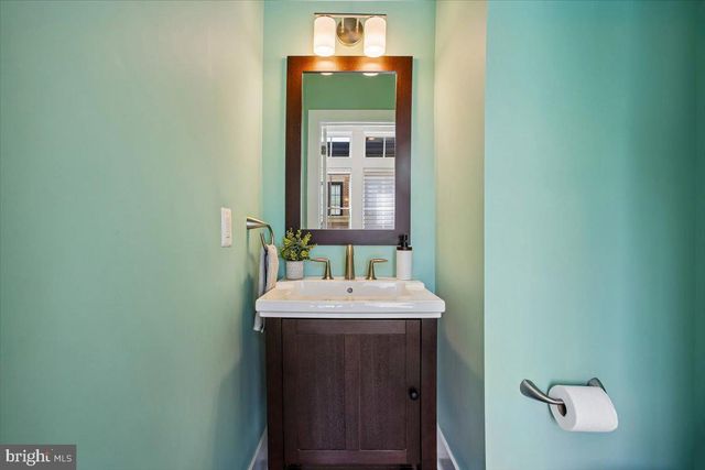 3675 CHEVY CHASE LAKE DR, Chevy Chase, MD 20815