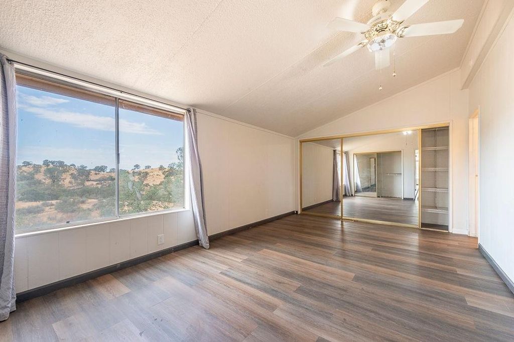 Image 13 of property listing at 27062 Road 400, Madera, CA 93636