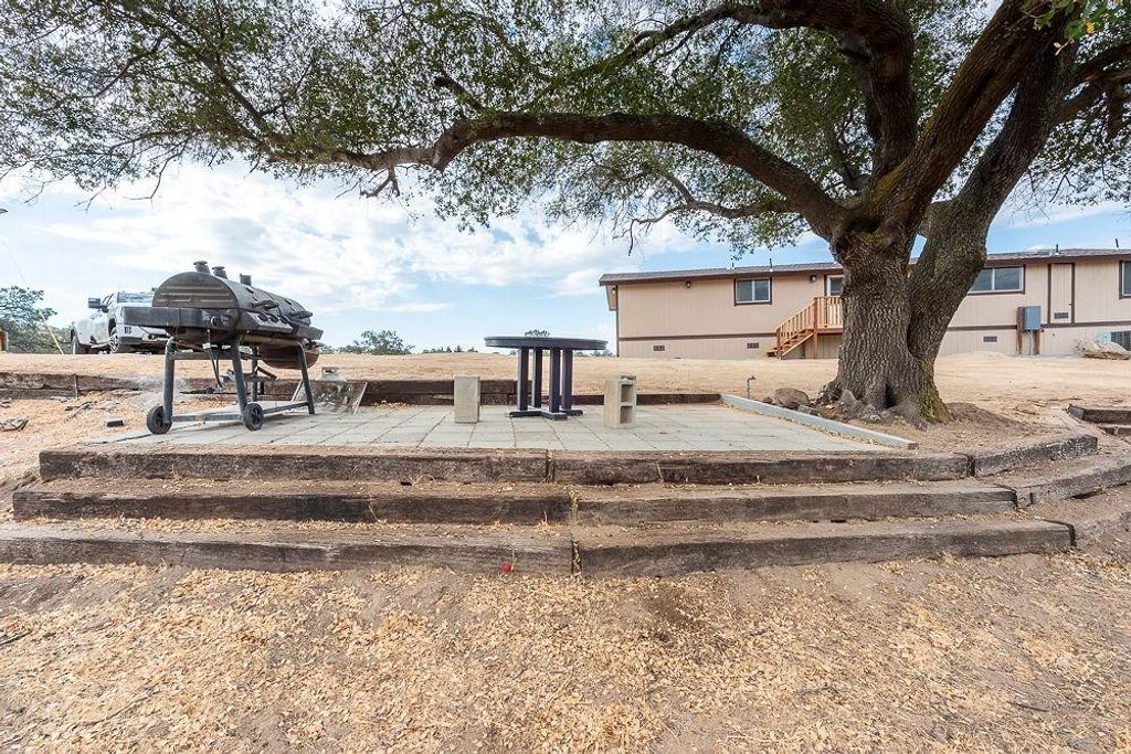 Image 19 of property listing at 27062 Road 400, Madera, CA 93636