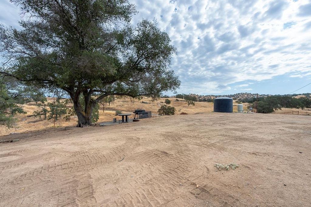 Image 20 of property listing at 27062 Road 400, Madera, CA 93636