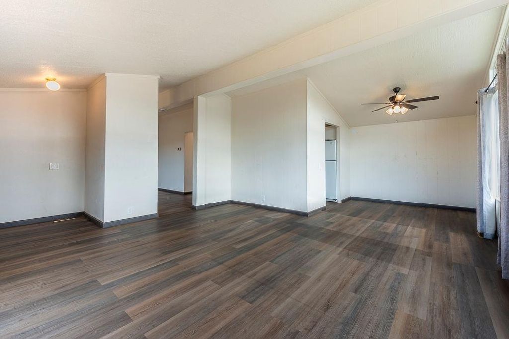 Image 5 of property listing at 27062 Road 400, Madera, CA 93636