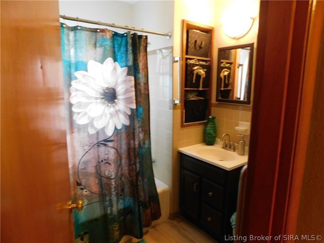 907 Longfield Drive, Clarksville, IN 47129