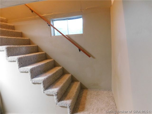 907 Longfield Drive, Clarksville, IN 47129