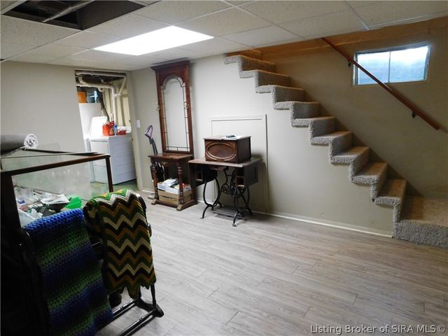 907 Longfield Drive, Clarksville, IN 47129