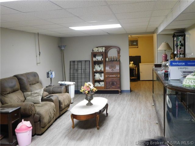 907 Longfield Drive, Clarksville, IN 47129