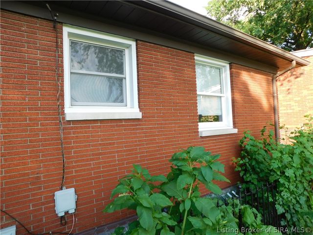 907 Longfield Drive, Clarksville, IN 47129