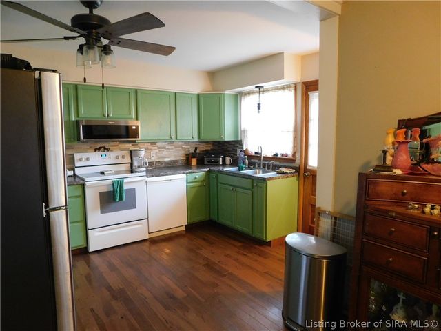 907 Longfield Drive, Clarksville, IN 47129
