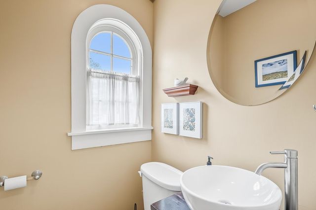 520 N Broadview St, Wichita, KS 67208