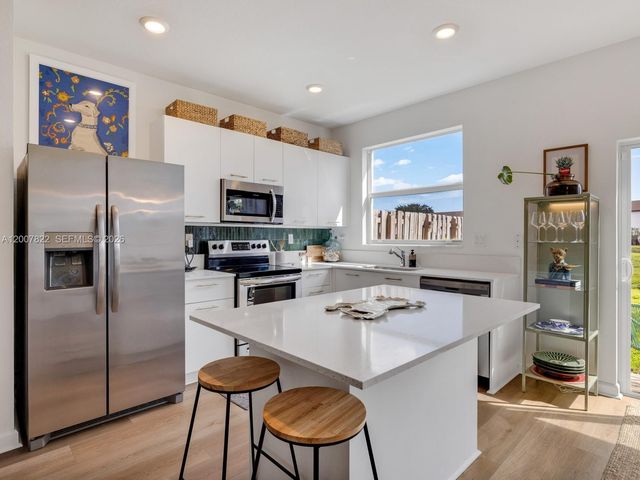 2349 NW 122nd Ter, Miami, FL 33167