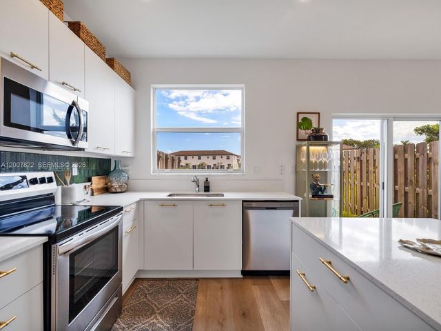 2349 NW 122nd Ter, Miami, FL 33167