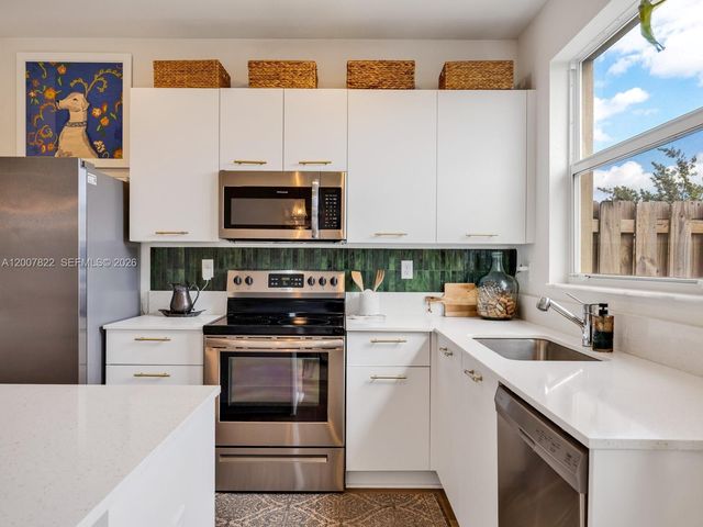 2349 NW 122nd Ter, Miami, FL 33167