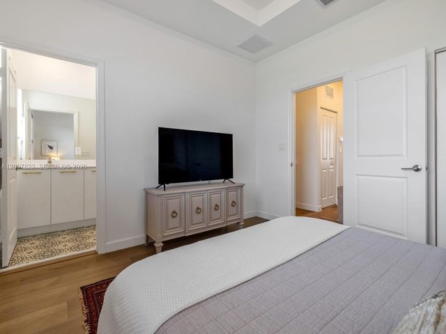 2349 NW 122nd Ter, Miami, FL 33167