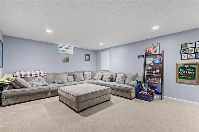 871 N Sandy LANE, Elkhorn, WI 53121