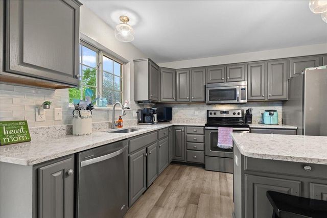 871 N Sandy LANE, Elkhorn, WI 53121