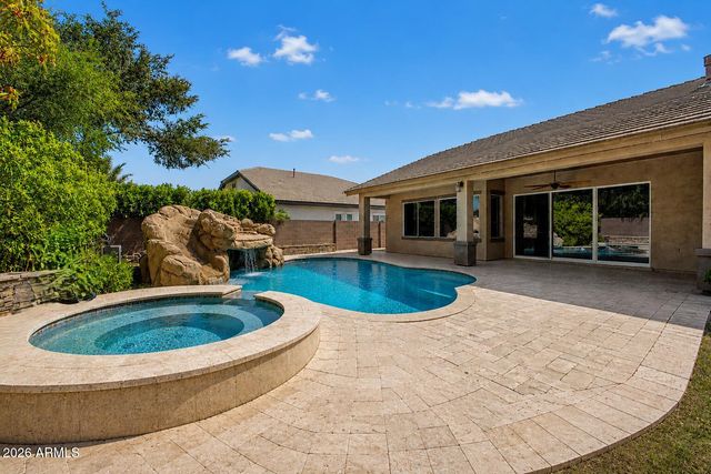 2740 S HONEYSUCKLE Lane, Gilbert, AZ 85295