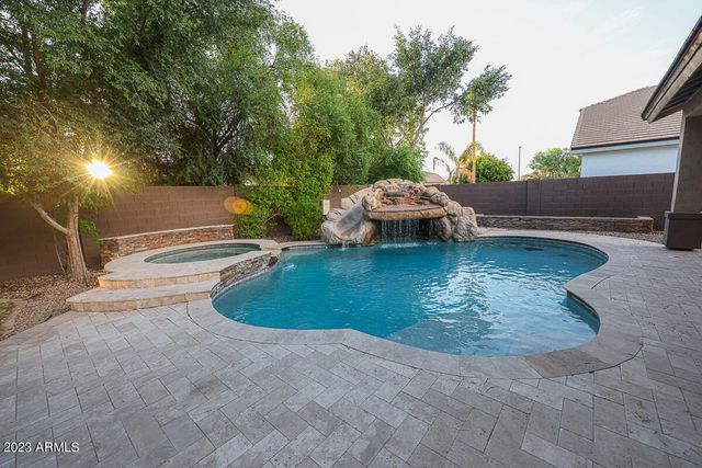 2740 S HONEYSUCKLE Lane, Gilbert, AZ 85295