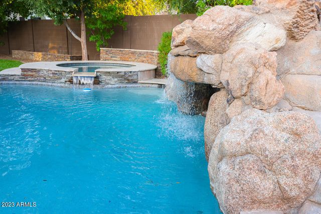 2740 S HONEYSUCKLE Lane, Gilbert, AZ 85295