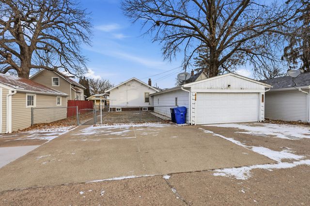 2748 12th Avenue, Moline, IL 61265