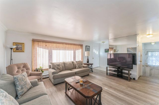 83 W Valley Stream Boulevard, Valley Stream, NY 11580