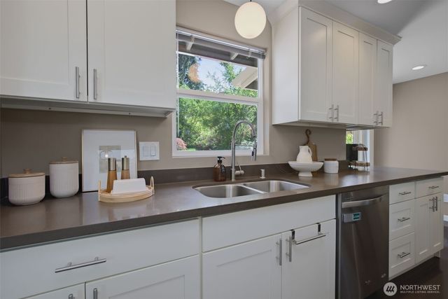 15611 SE 24th Street, Bellevue, WA 98008
