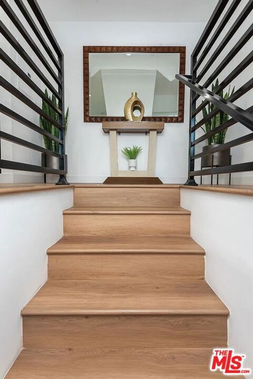 Image 10 of property listing at 1153 S Ardmore Avenue, Los Angeles, CA 90006