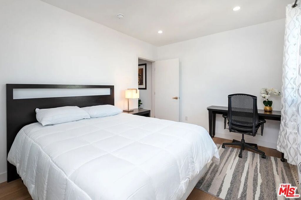 Image 13 of property listing at 1153 S Ardmore Avenue, Los Angeles, CA 90006