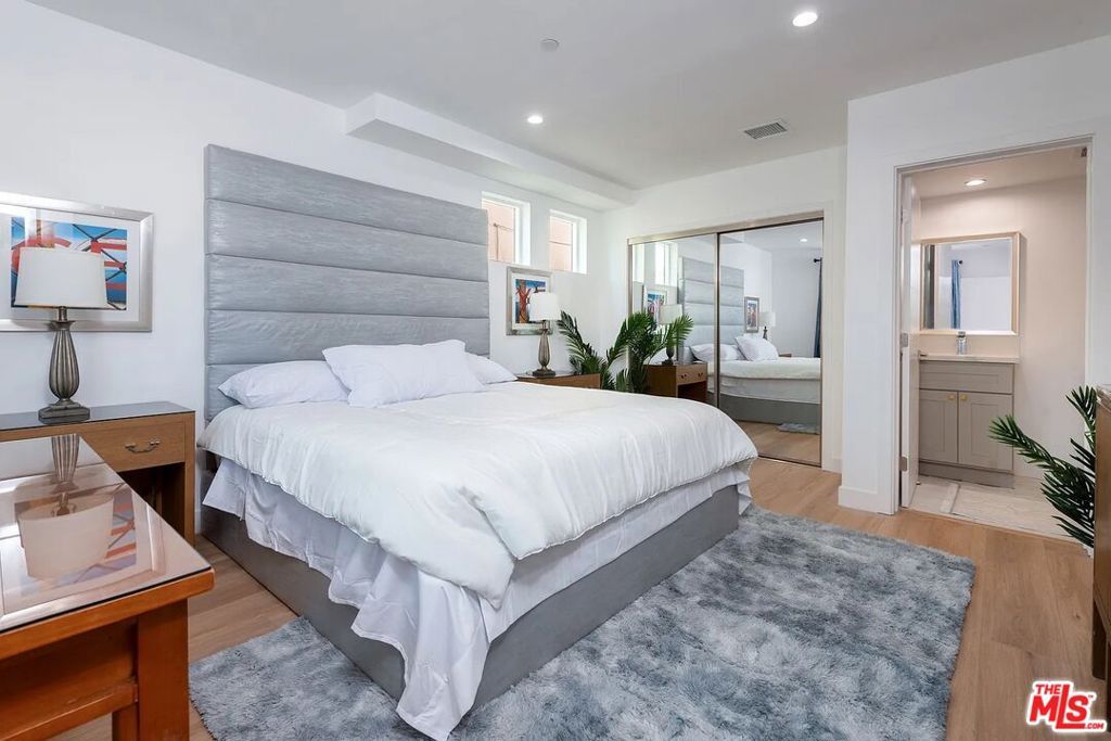 Image 14 of property listing at 1153 S Ardmore Avenue, Los Angeles, CA 90006