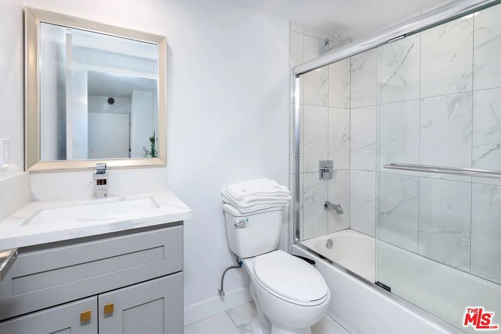 Image 15 of property listing at 1153 S Ardmore Avenue, Los Angeles, CA 90006