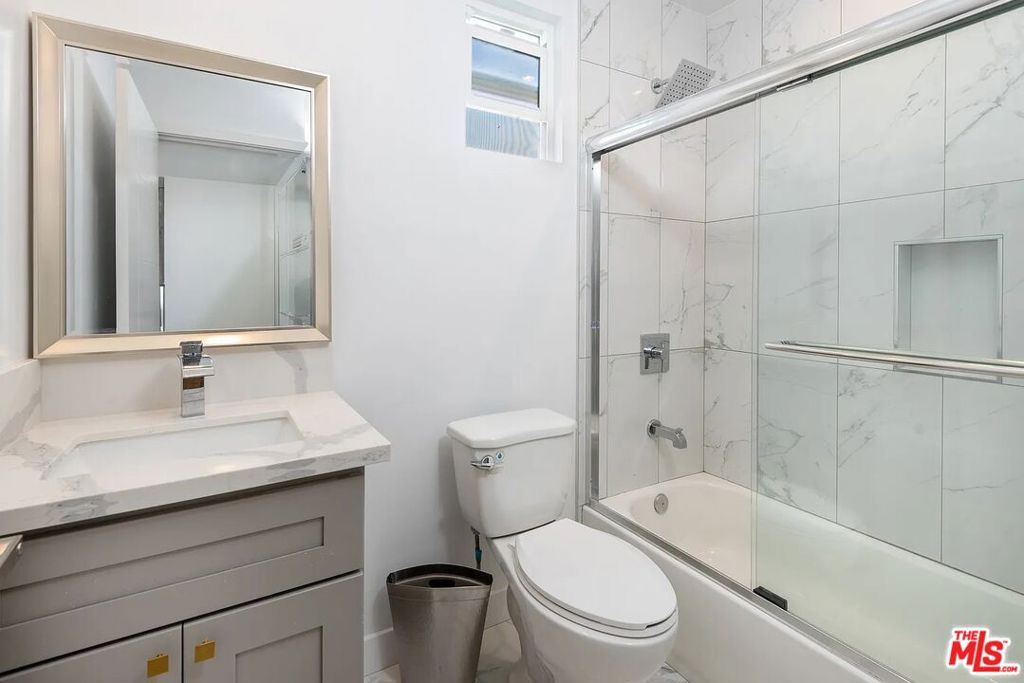 Image 16 of property listing at 1153 S Ardmore Avenue, Los Angeles, CA 90006