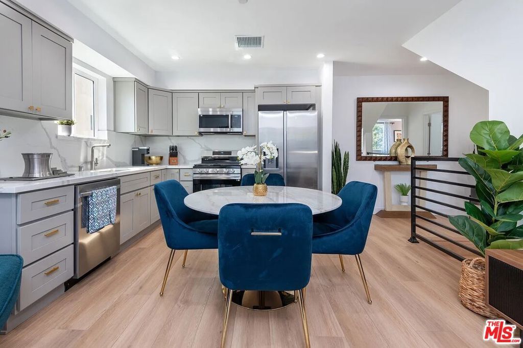 Image 3 of property listing at 1153 S Ardmore Avenue, Los Angeles, CA 90006