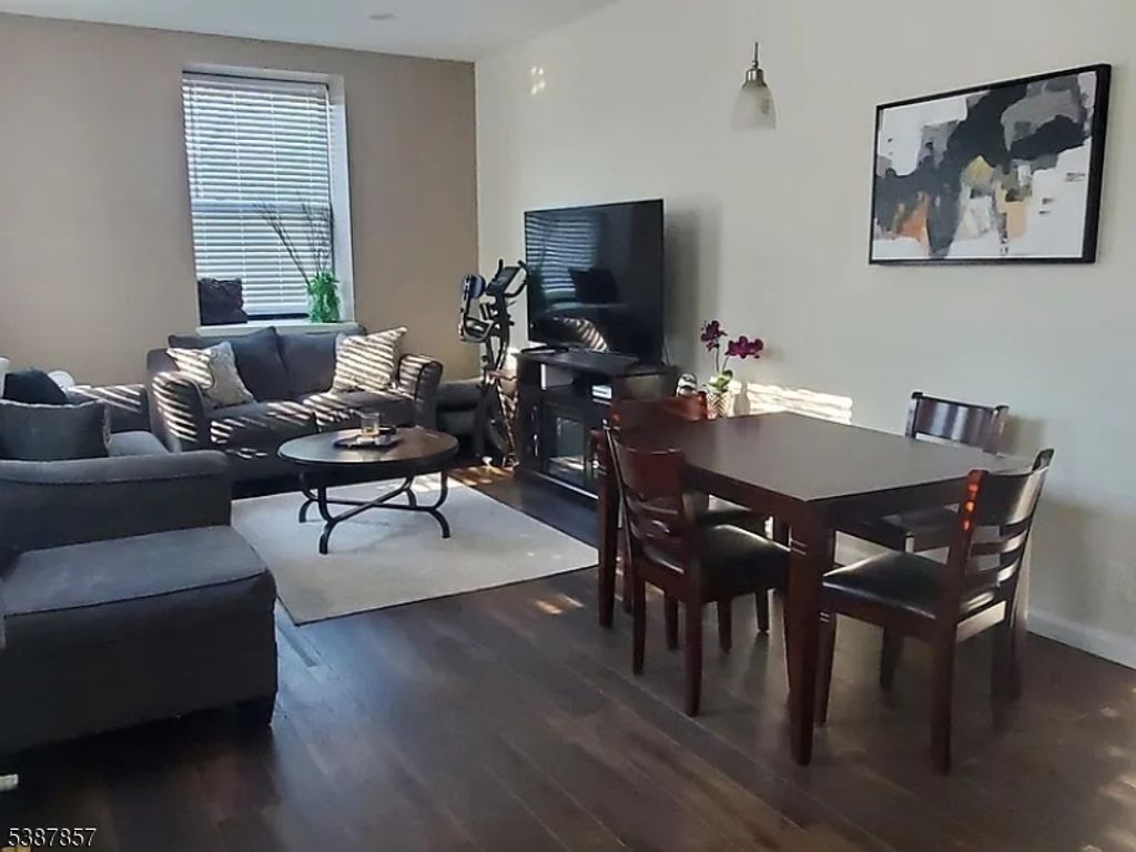 54 W Cherry St 101, Rahway City, NJ 07065
