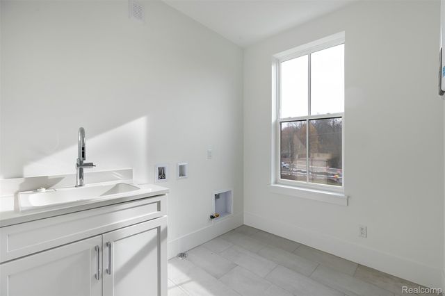 102 Apaloosa, Northville, MI 48167