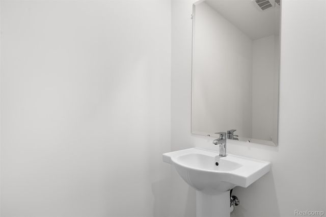 102 Apaloosa, Northville, MI 48167