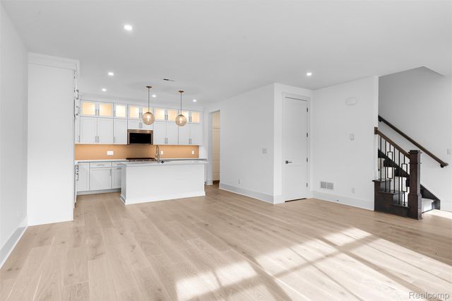 102 Apaloosa, Northville, MI 48167