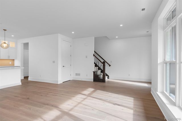 102 Apaloosa, Northville, MI 48167