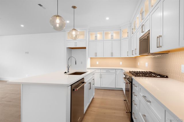 102 Apaloosa, Northville, MI 48167